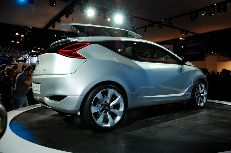 Illustration for article titled Hyundai Nuvis Concept: Hybrid Blue Drive Gives It Wings